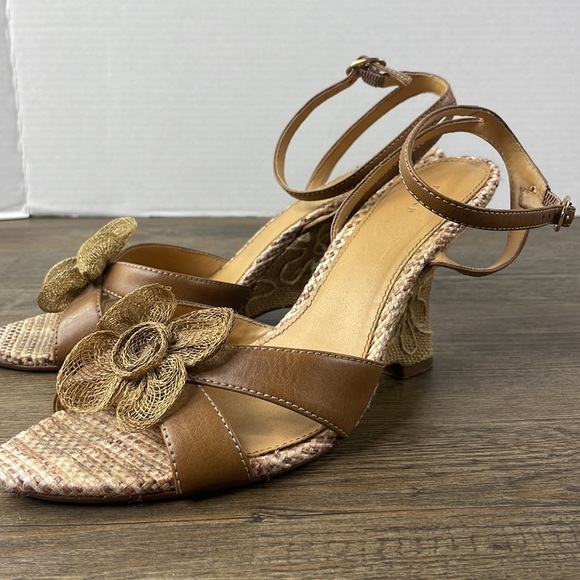 FIONI Women’s Tan wedge heel with flower and ankle strap, size 9.5 - Picture 5 of 9